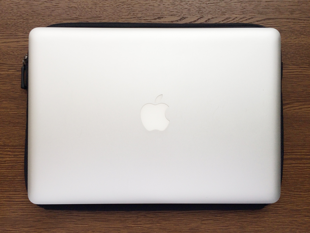 MacBook Pro（13-inch, Mid 2012）とパソコンケースの大きさを比較